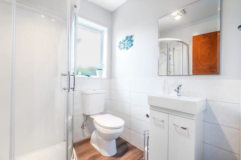 Photo of property in 11 Chokebore Place, Sockburn, Christchurch, 8042