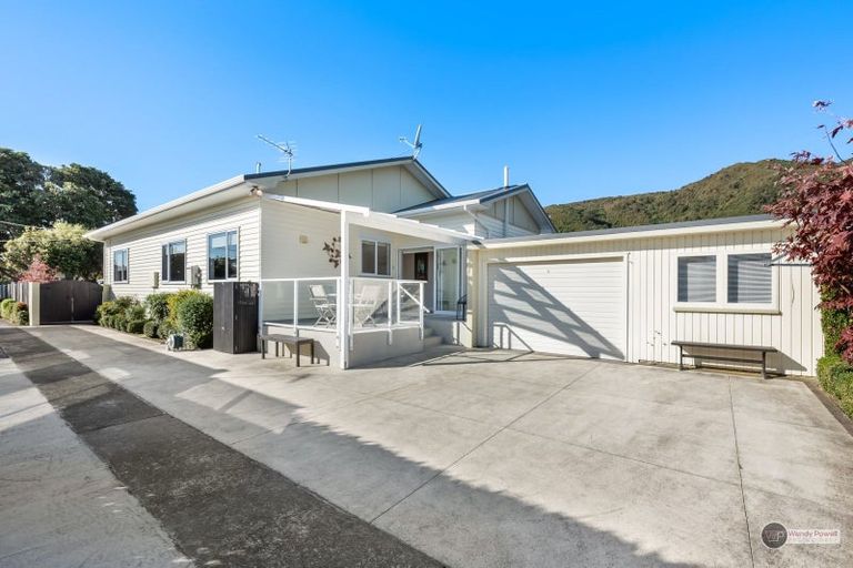Photo of property in 40 Saint Ronans Avenue, Waterloo, Lower Hutt, 5011