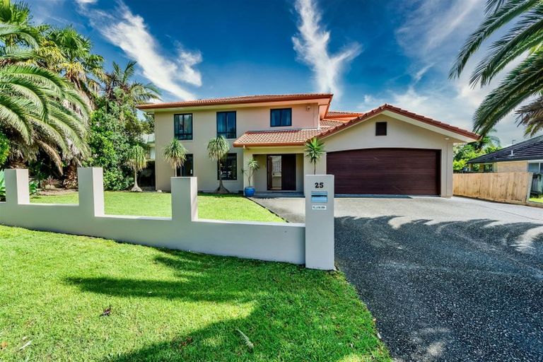 Photo of property in 25 Hogarth Rise, West Harbour, Auckland, 0618