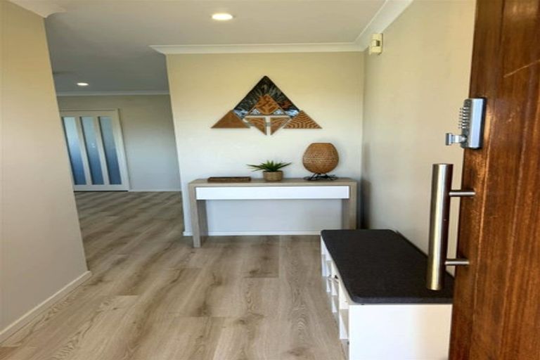 Photo of property in 42 Peter Hall Drive, Kelvin Grove, Palmerston North, 4414