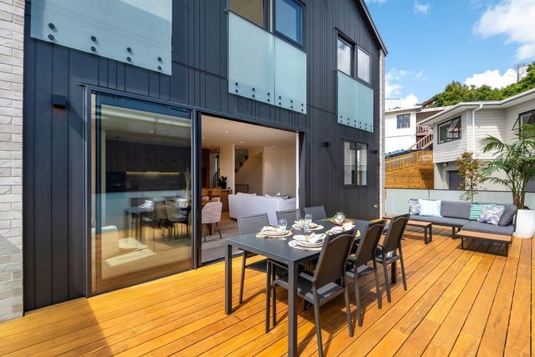 Photo of property in 8a Serrata Place, Browns Bay, Auckland, 0630