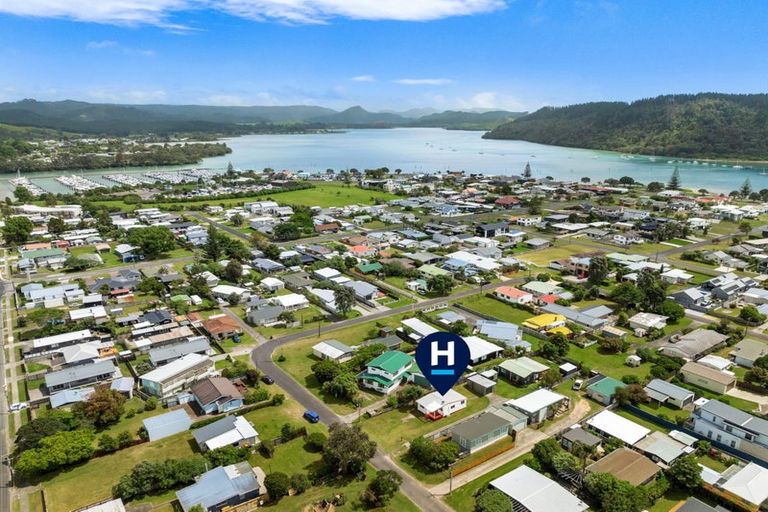 Photo of property in 104a The Square, Whangamata, 3620