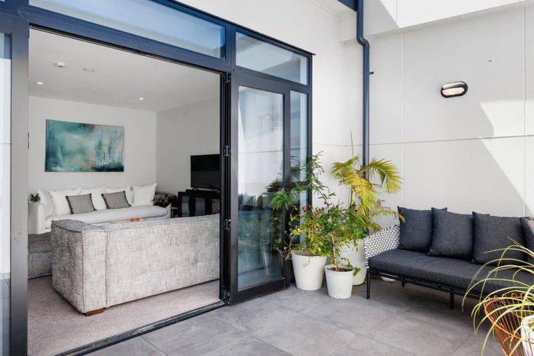 Photo of property in 203/86 Alpha Street, Cambridge, 3434