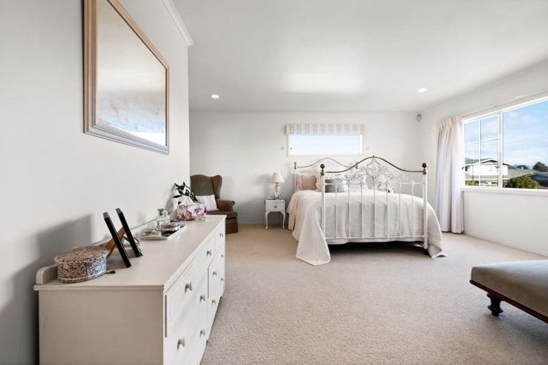 Photo of property in 158 Heta Road, Highlands Park, New Plymouth, 4312