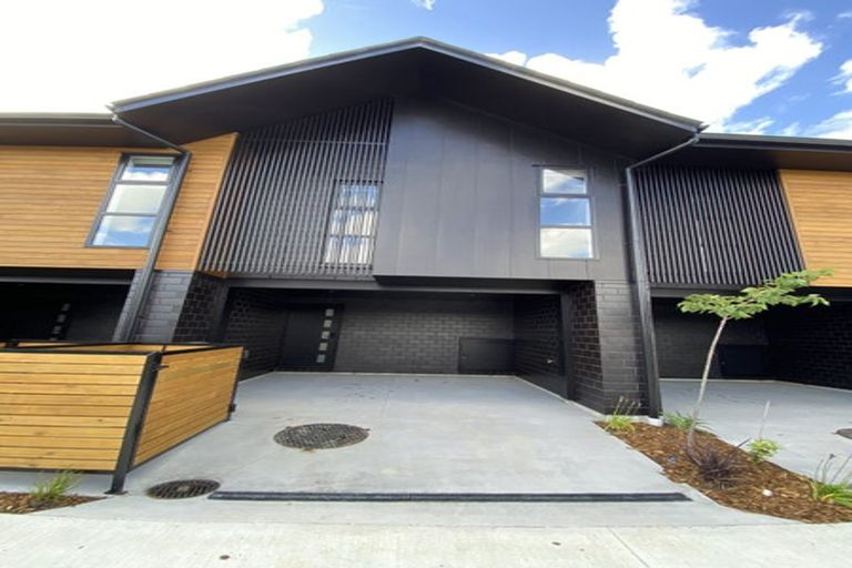 Photo of property in 56 Papatupu Way, Kumeu, 0810