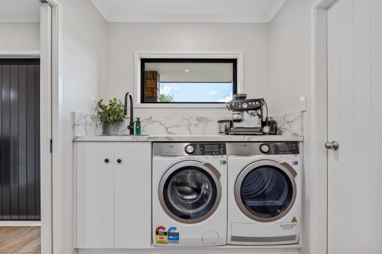 Photo of property in 37 Tawera Road, Mangatainoka, Pahiatua, 4982