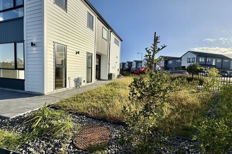 Photo of property in 136 Vintry Drive, Kumeu, 0810