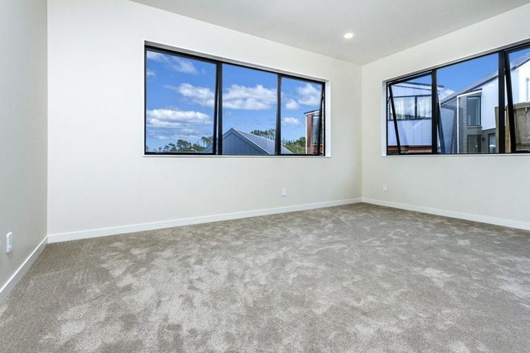 Photo of property in 51 Sunnyheights Road, Orewa, 0931