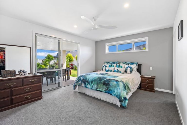 Photo of property in 104 Kaurinui Crescent, One Tree Point, 0118