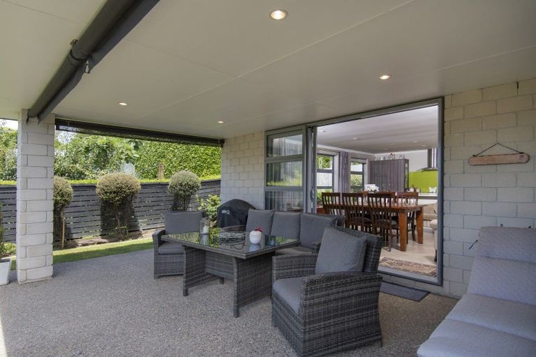 Photo of property in 16 Tranquil Grove, Omokoroa, 3114