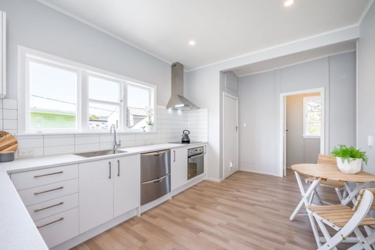 Photo of property in 7 East Street, Petone, Lower Hutt, 5012