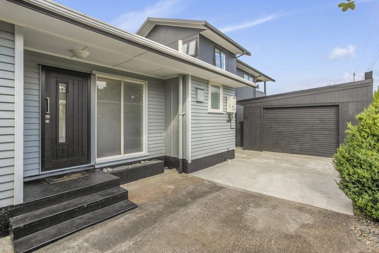 Photo of property in 18 House Avenue, Mangere Bridge, Auckland, 2022