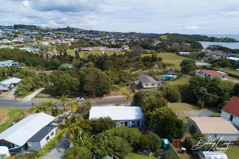 Photo of property in 10 Paradise Road, Coopers Beach, 0420