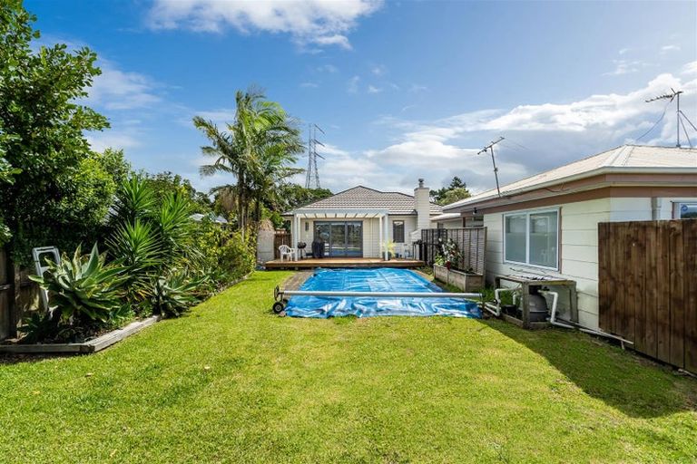 Photo of property in 51 Queen Mary Avenue, New Lynn, Auckland, 0600