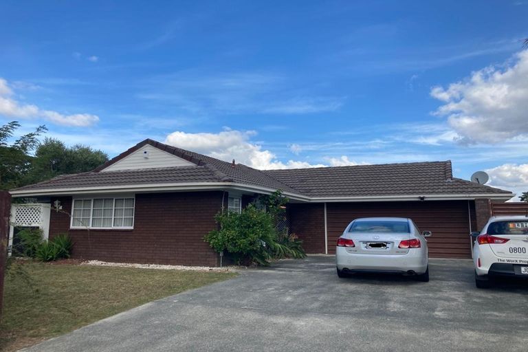 Photo of property in 2 Framalda Place, Conifer Grove, Takanini, 2112