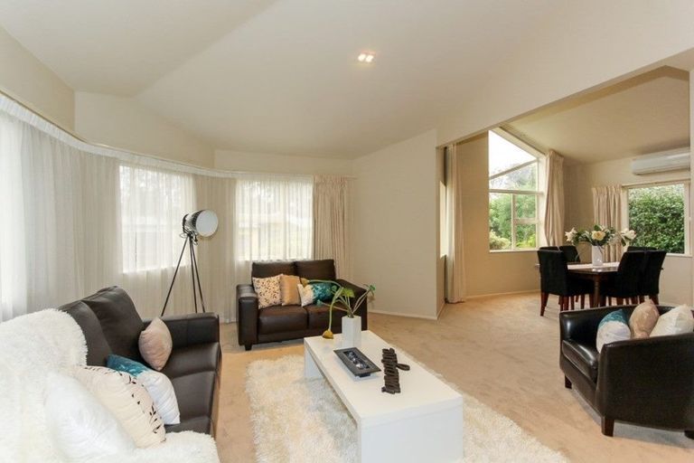 Photo of property in 8 Kawaroa Close, New Plymouth, 4310