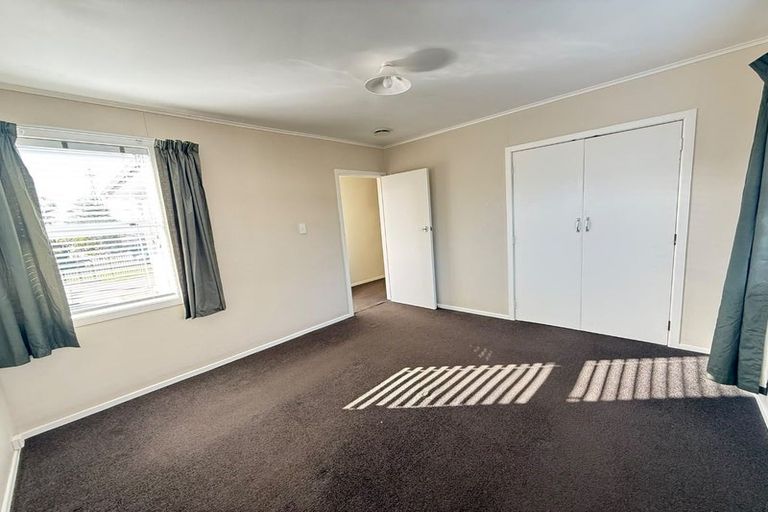 Photo of property in 6 Knox Road, Swanson, Auckland, 0612