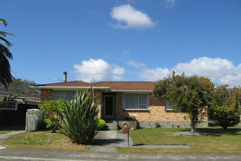 Photo of property in 18 Haylock Grove, Totara Park, Upper Hutt, 5018