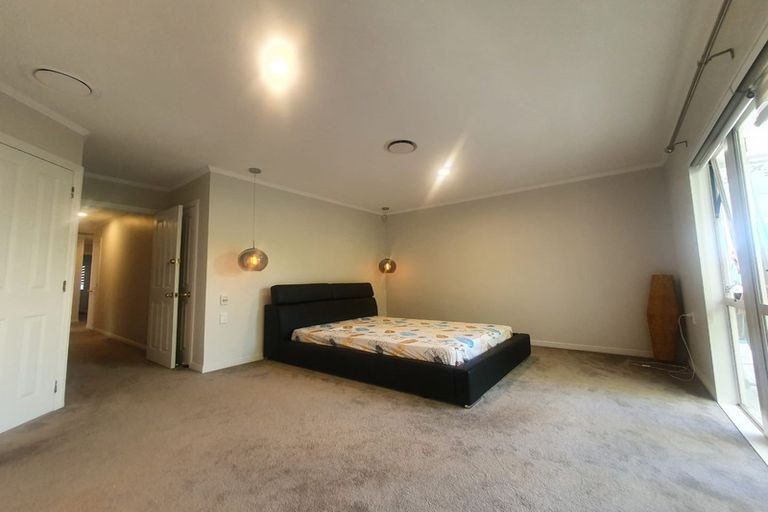 Photo of property in 50 Marina View Drive, West Harbour, Auckland, 0618