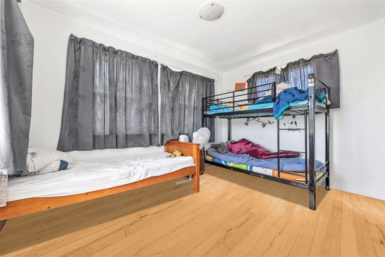 Photo of property in 3 La Trobe Street, Pakuranga Heights, Auckland, 2010