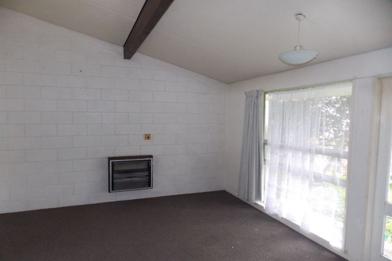 Photo of property in 6 Westmere Place, Takaro, Palmerston North, 4412