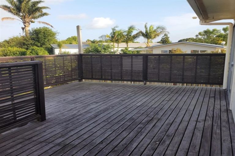 Photo of property in 8 Curlew Place, One Tree Point, 0118