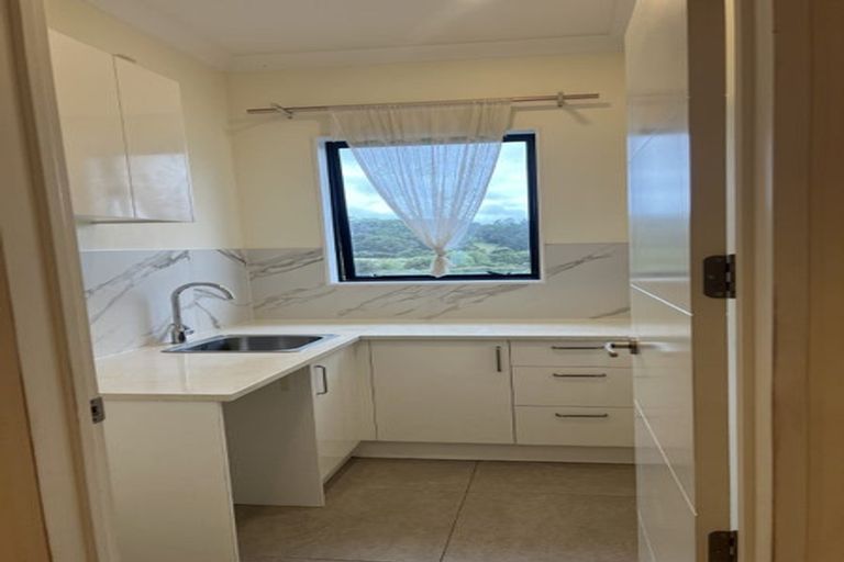 Photo of property in 12 Te Awa Place, Red Beach, 0932