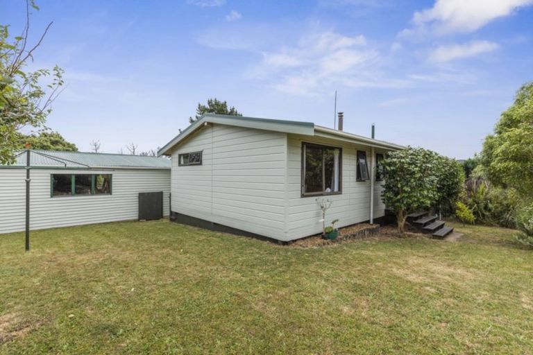 Photo of property in 22 Whitechapel Grove, Stokes Valley, Lower Hutt, 5019