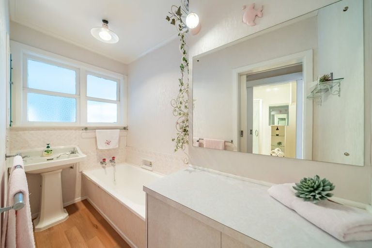 Photo of property in 22 Pempsey Street, Silverstream, Upper Hutt, 5019