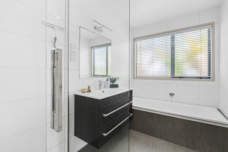 Photo of property in 18 Hine Street, New Plymouth, 4310