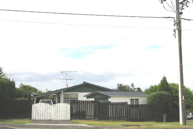Photo of property in 2/311 Sunset Road, Sunnynook, Auckland, 0632