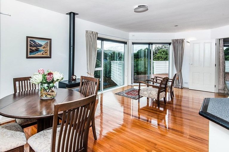 Photo of property in 10 Furlong Crescent, Churton Park, Wellington, 6037