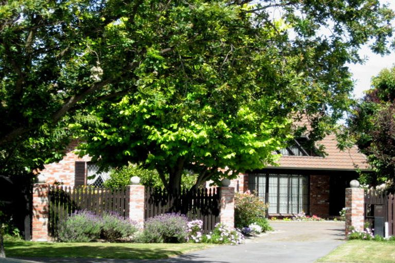 Photo of property in 88 Apsley Drive, Avonhead, Christchurch, 8042