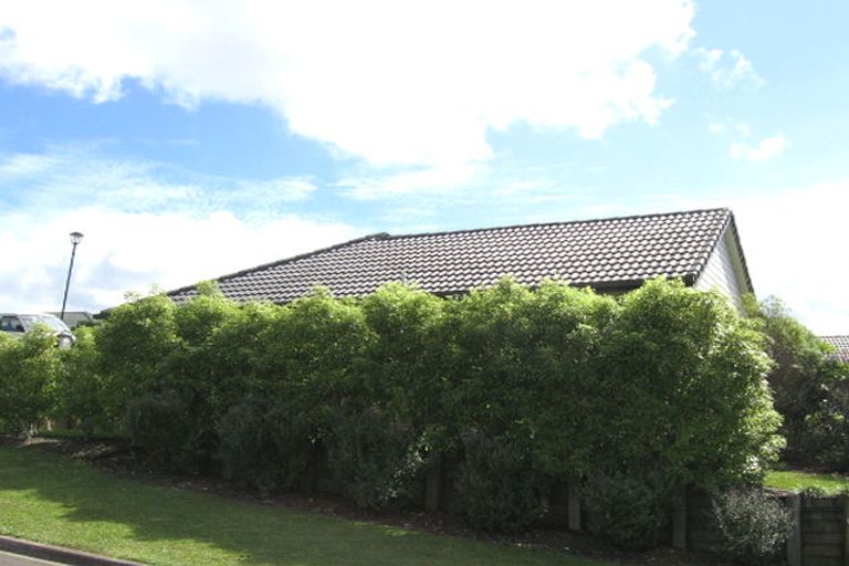 Photo of property in 11 Regents Park Place, Westgate, Auckland, 0614