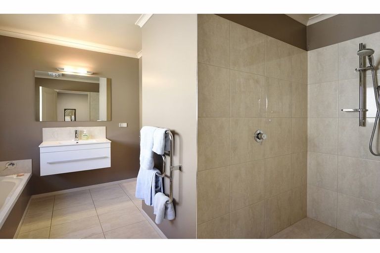 Photo of property in 6 Berkshire Place, Stoke, Nelson, 7011