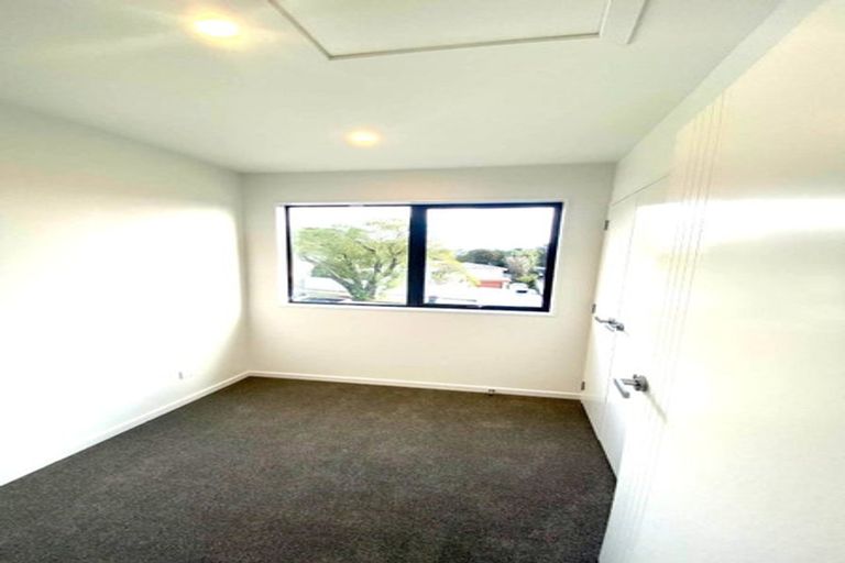 Photo of property in 3 Dundale Avenue, Blockhouse Bay, Auckland, 0600