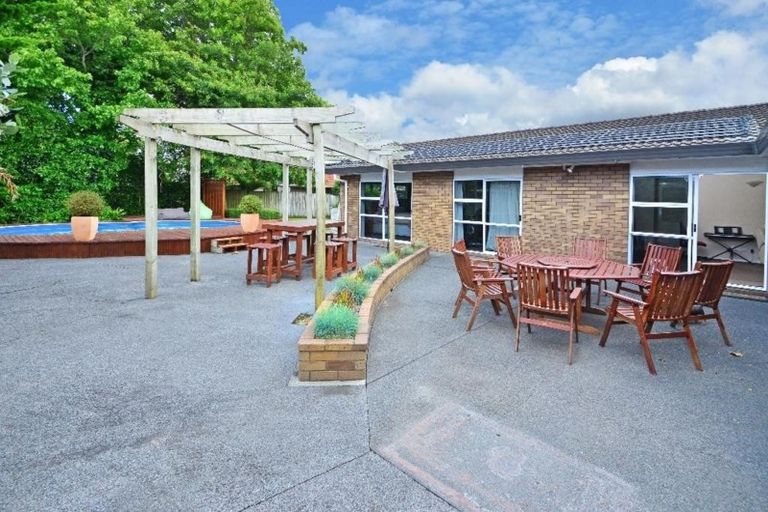 Photo of property in 22 Perotti Place, Conifer Grove, Takanini, 2112