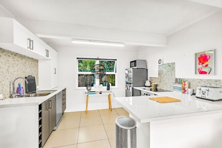 Photo of property in 2/6 Murray Road, Te Atatu Peninsula, Auckland, 0610