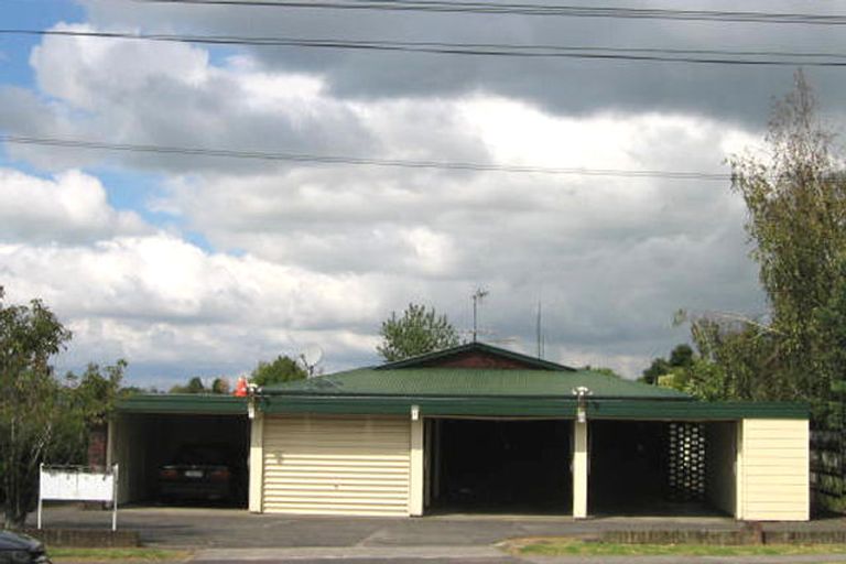 Photo of property in 4/96 Titirangi Road, New Lynn, Auckland, 0600