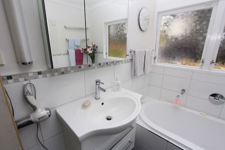 Photo of property in 26 Jade Avenue, Pakuranga Heights, Auckland, 2010