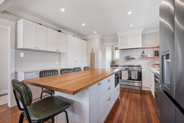 Photo of property in 53 Awaroa Road, Sunnyvale, Auckland, 0612