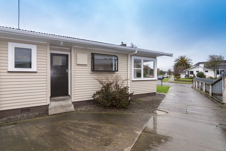 Photo of property in 10 Catlins Crescent, Milson, Palmerston North, 4414
