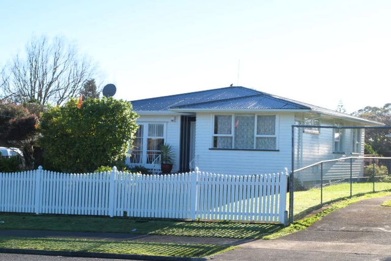 Photo of property in 90 Skipton Street, Mangere East, Auckland, 2024