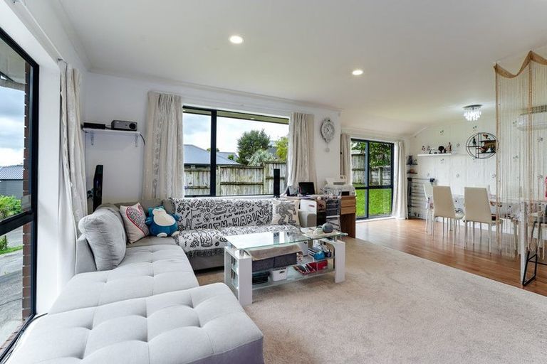 Photo of property in 115c Woodglen Road, Glen Eden, Auckland, 0602