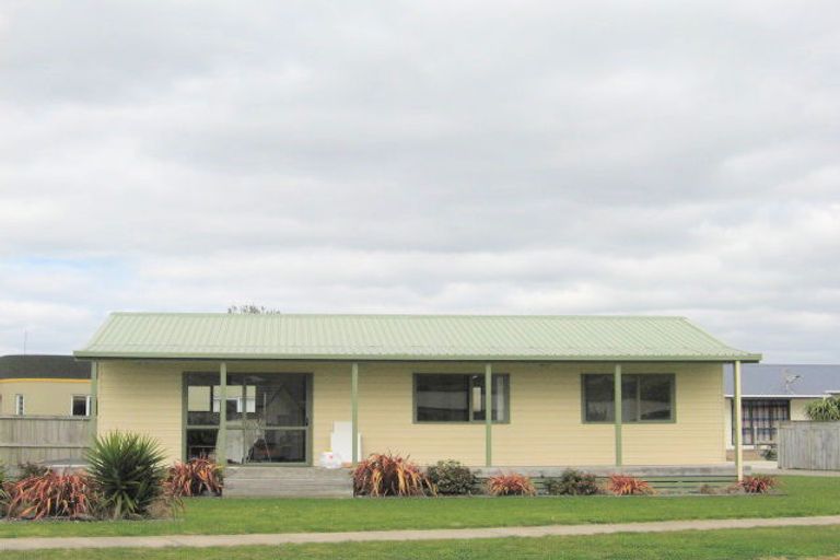 Photo of property in 22 Surf Street, Whitianga, 3510