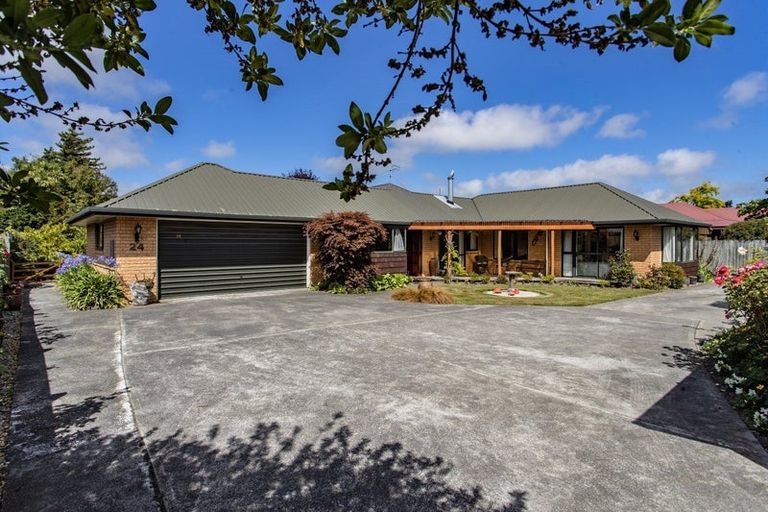 Photo of property in 24 Buckleys Road, Rangiora, 7400