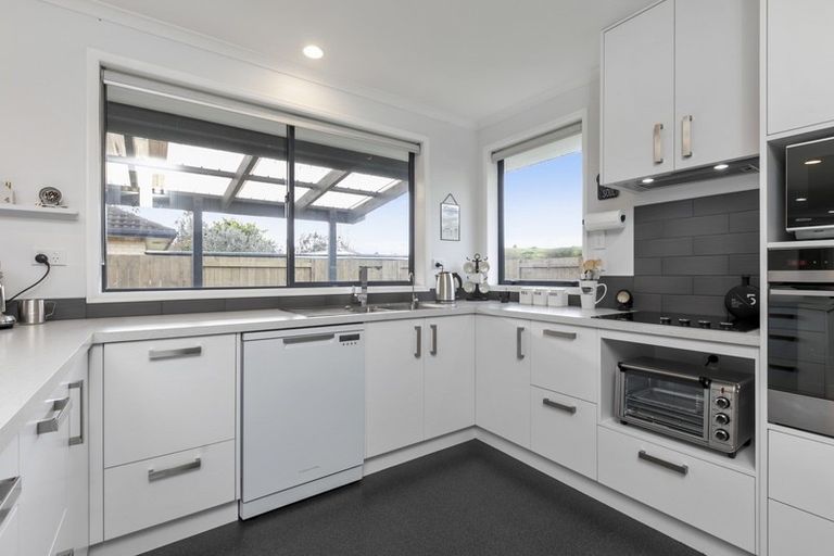 Photo of property in 82 Sterling Gate Drive, Bethlehem, Tauranga, 3110