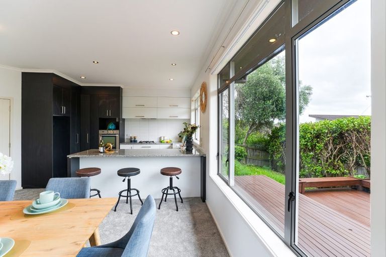 Photo of property in 12 Kouras Place, Flat Bush, Auckland, 2016