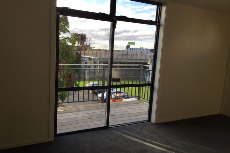 Photo of property in Krisley Court, 7/6 Ambrico Place, New Lynn, Auckland, 0600