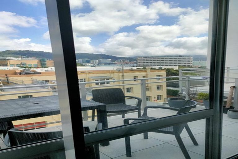 Photo of property in 14/15 Roxburgh Street, Mount Victoria, Wellington, 6011